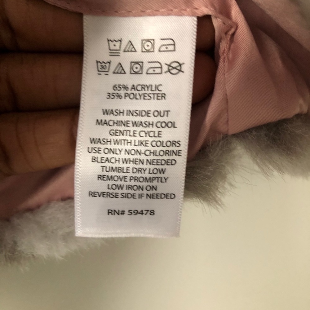 3/$10 Cynthia Rowley Girls Faux Fur Vest - Picture 5 of 6